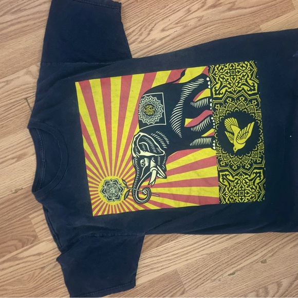 graphic tee - Picture 1 of 3